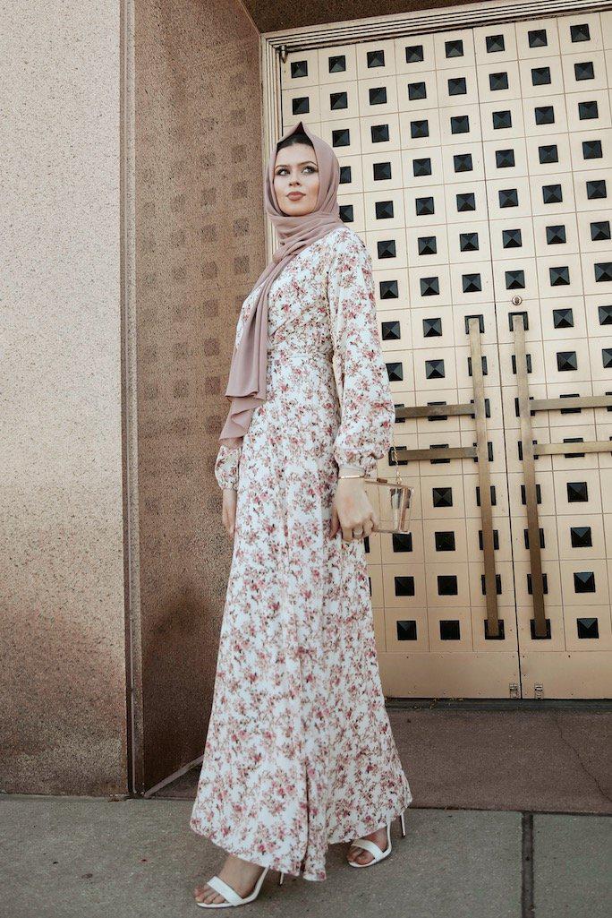 Fashion Web Women Printed Gown Tabby Silk Maxi Long Gown (S) White :  Amazon.in: Fashion