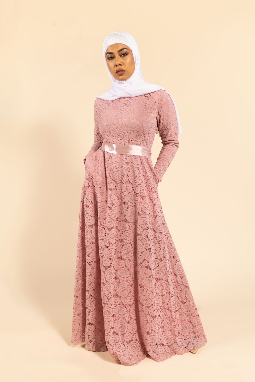 Venetian Lace Abaya in Pink